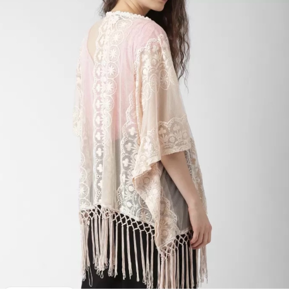 Forever 21 Plus Size Cream/Apricot Boho Fringe Lace Kimono Cardigan Size…